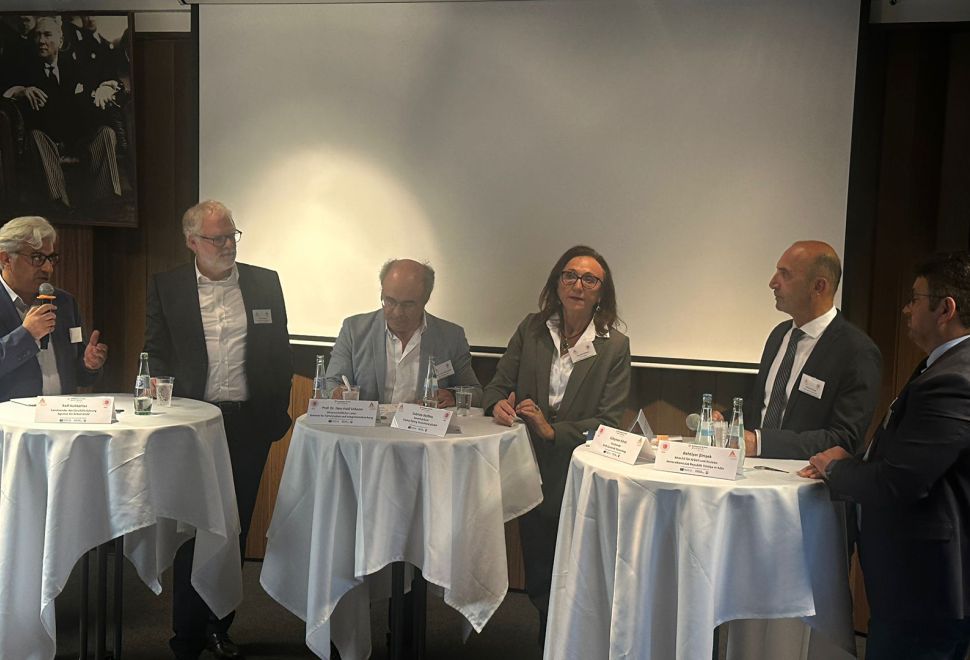 Köln Başkonsolosluğunda ‘Meslek Yaşamında Bir Adım Önde Olmak’ Paneli