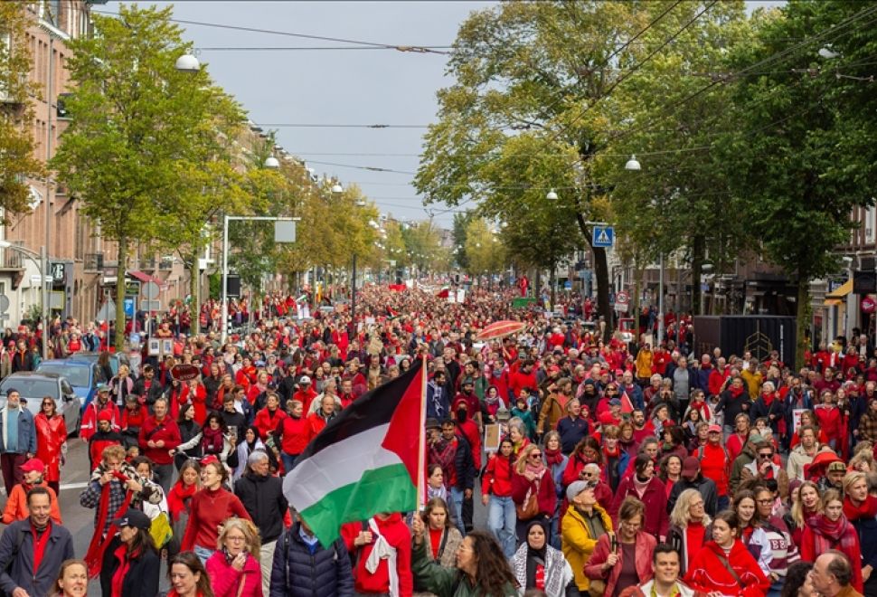 Amsterdam’da Dev Protesto