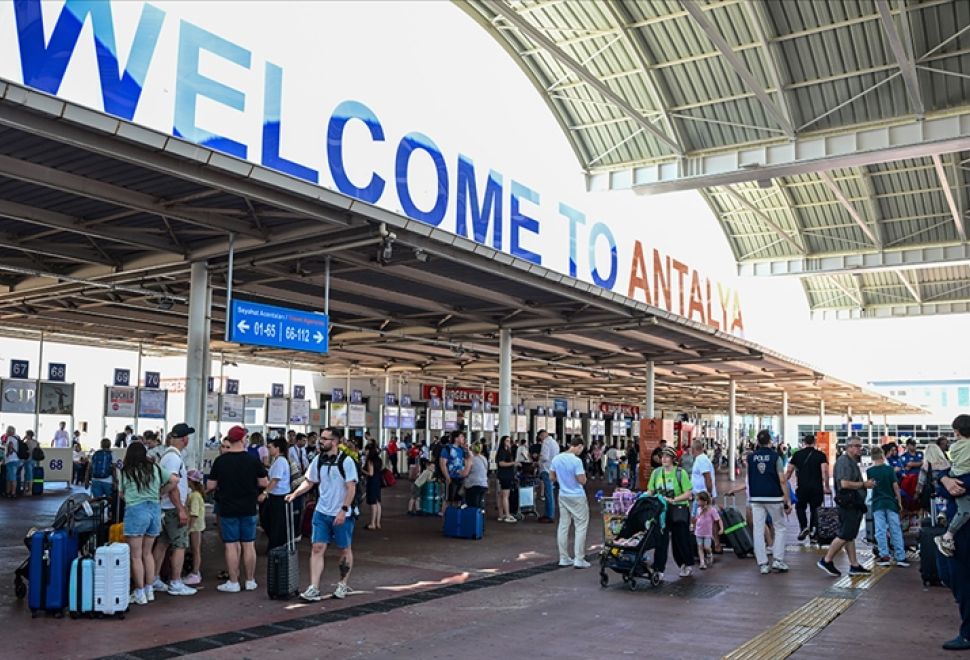 Antalya’ya 9 Ayda 14 Milyonu Aşkın Turist Geldi