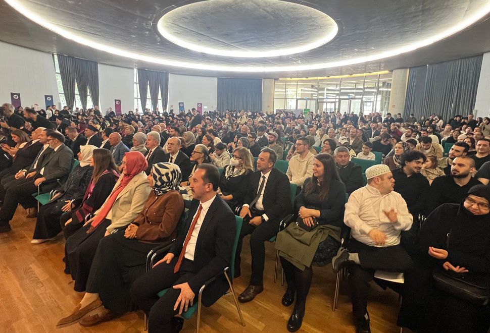 38 Batı Avrupa Mezunları Köln’de Keplerini Fırlattı