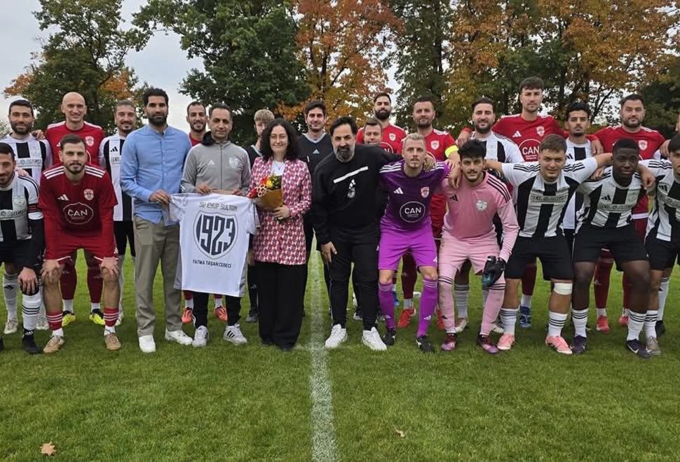 Başkonsolostan Türk Takımlarına Destek