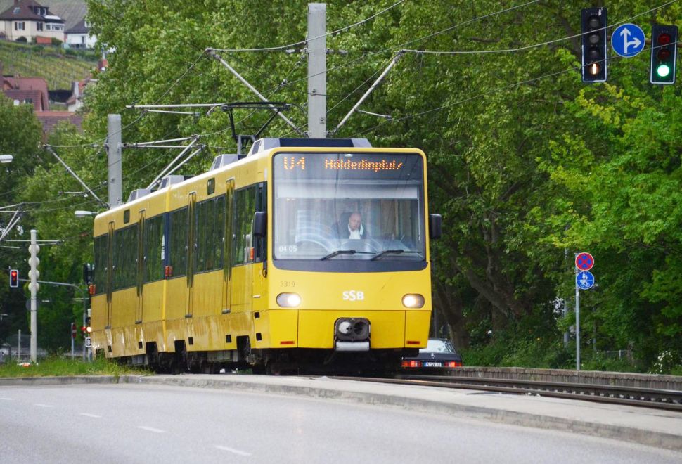 Stuttgart-West’te Tramvay Kazası: 28 Yaşındaki Yaya Hayatını Kaybetti
