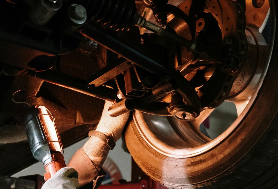 Vaihingen’de Akılalmaz Olay: Lüks Otomobilin Frenleri Tahta Çıktı!
