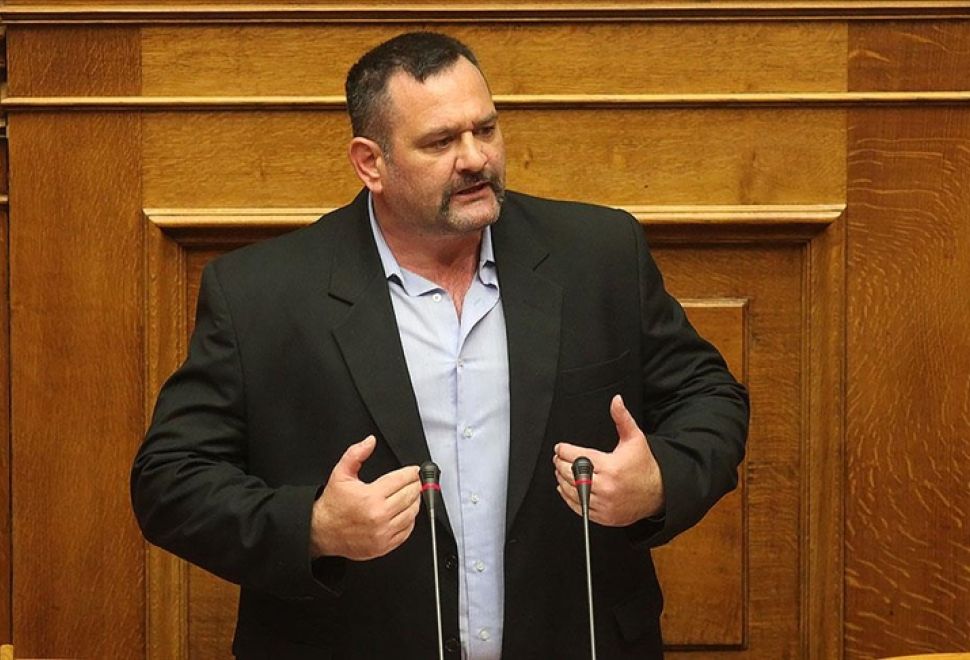 Hapis Cezalı Vekile Maaş, Türk Bayrağına Saygısızlığa Prim