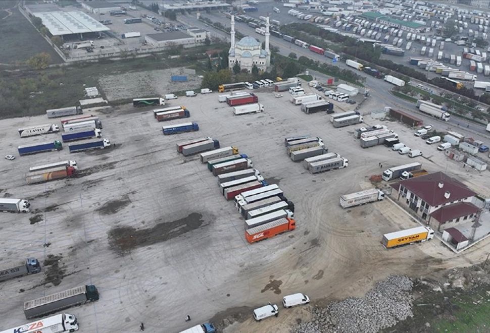 Kapıkule'de Tır Yoğunluğu, Valilikten Hızlı Çözüm, Gurbetçi Otoparkı Devrede