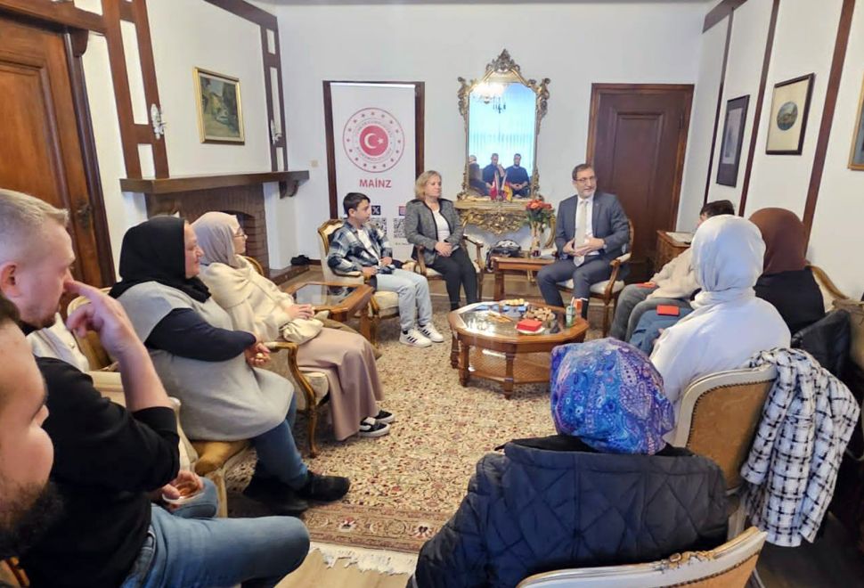 Öğrenciler Mainz Başkonsolosu Mehmet Akif İnam’ı Ziyaret Ettiler