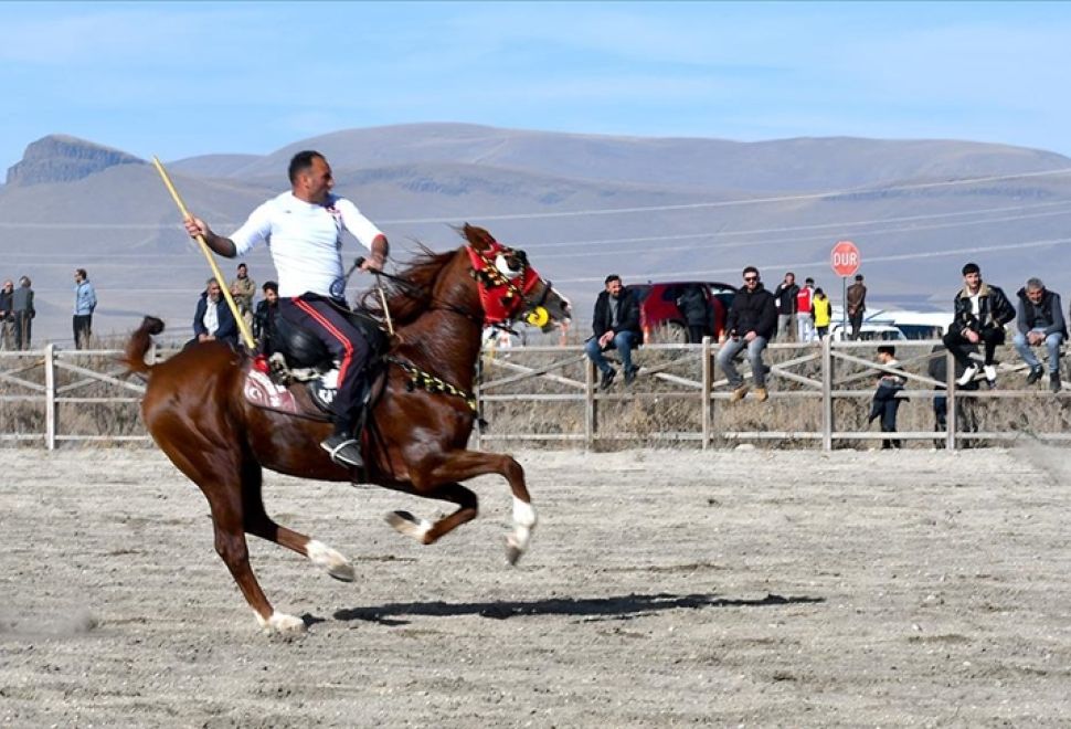 Geleneksel Atlı Spor Dallarından Cirit ve At Yarışları 