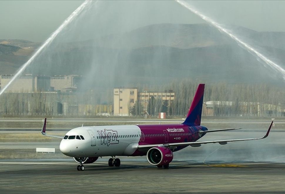 Apronda El Sallayarak Uçağı Durdurmaya Çalıştılar